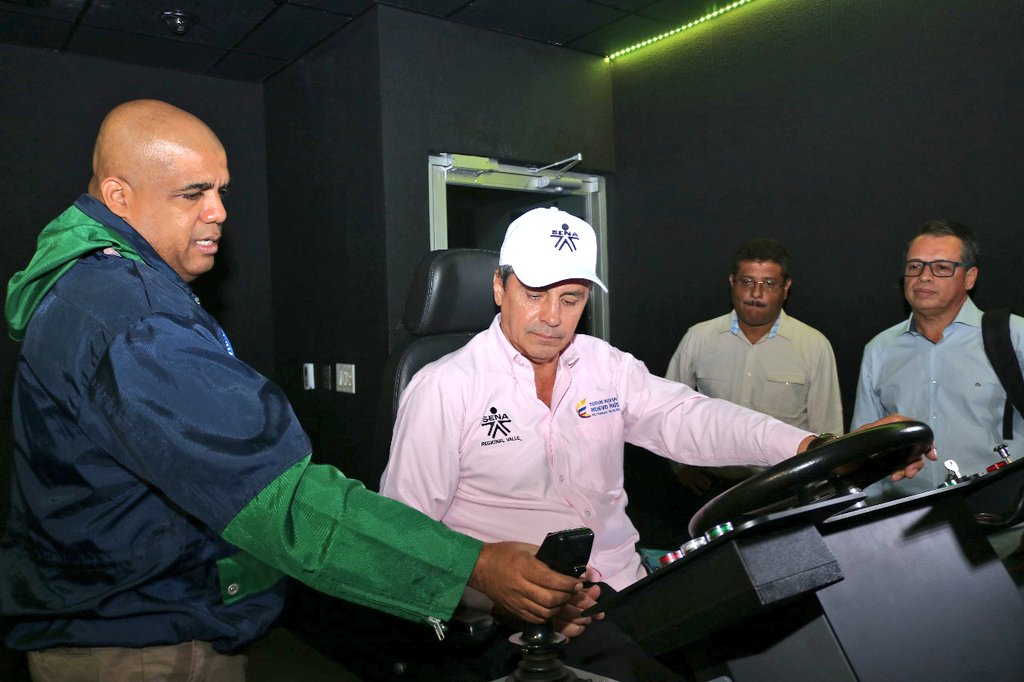 InadehOficial's tweet photo. Como parte de la alianza @InadehOficial y el @SENAComunica directores de esta institución colombiana visitaron los Centros de Panamá Pacífico para replicar los modelos de formación Portuaria e Industrial del INADEH. #UnModernoINADEH https://t.co/E8b8Fm2TI0