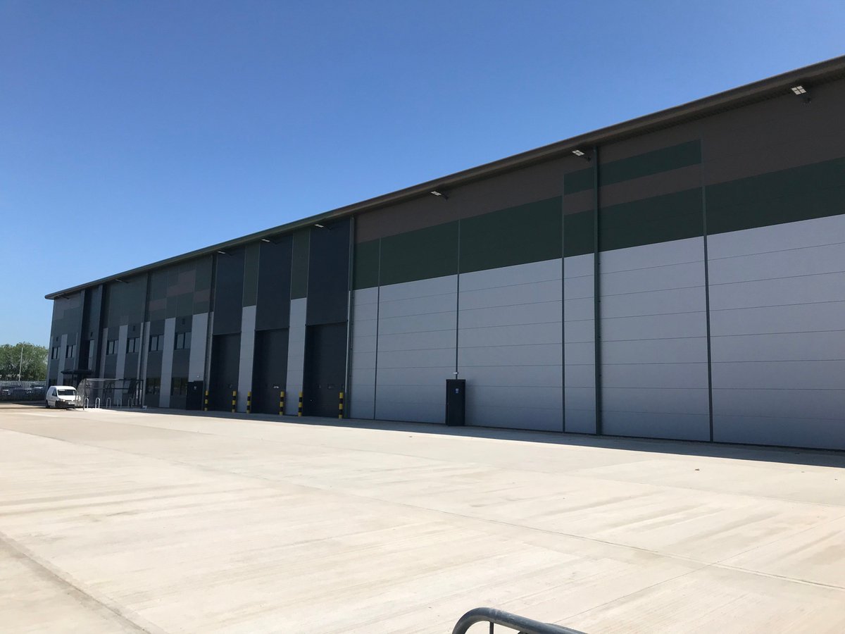 WesthallEstates's tweet photo. Phase 3, #Aston41, Aston Clinton almost complete now and Lookers JLR dealership also making great progress! 3 units available now for sale or to let, from 13,896 sq ft to 54,639 sq ft. Visit https://t.co/EaEf0pCAWW for more info! #developing #industrial #property #buckinghamshire https://t.co/tlw1VqTAgO