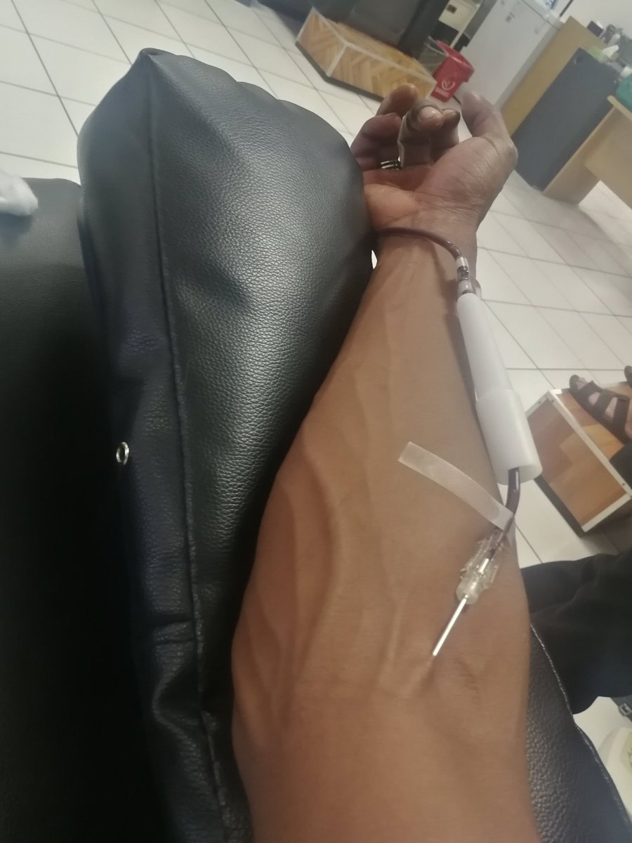 OmphilePhix's tweet image. #TheDriveOnMetro how my Friday is looking @Pearl_Shongwe @owenhannie @moflavadj 

Cc @theSANBS