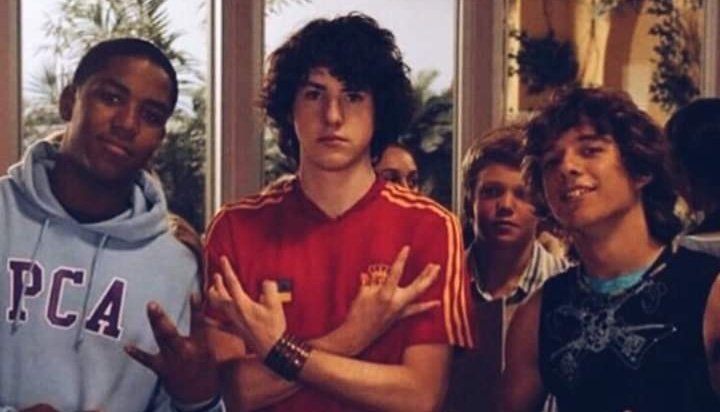 lovelymichaelj's tweet photo. Stranger things temp 1 // stranger things temp 4 https://t.co/HJ9bwnDEpM