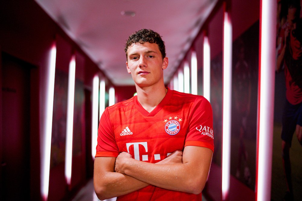 FCBayernUS's tweet photo. Welcome to the #FCBayern family, @BenPavard28! 🔴⚪

#ServusBenjamin https://t.co/w8DbxCUxes