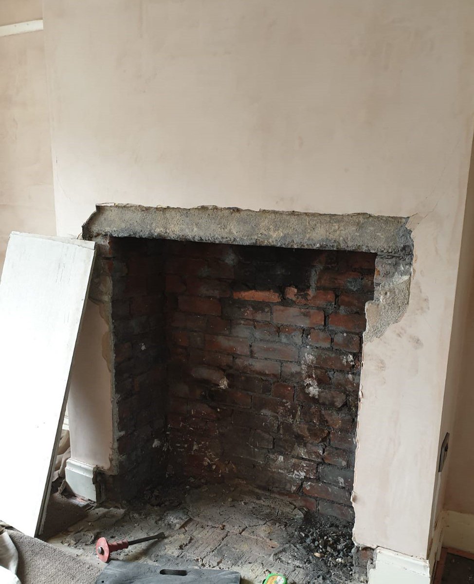 SkiptonStoves's tweet image. #HappyFriday Another happy customer today with their installation of @T_and_C_Fires #Pickering #5KW #SIAready #Woodburning #stove check out the before and after pictures! What a transformation! #shoplocal #skipton #MadeInYorkshire