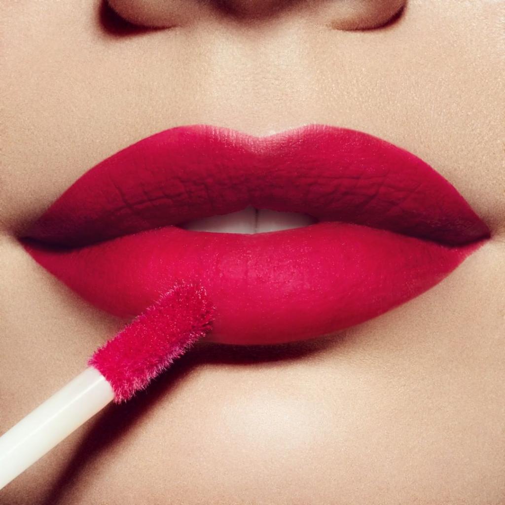 revlon's tweet photo. The weekend forecast looks bright ☀️
#LipPics featuring #UltraHD Matte Lipcolor in HD Passion (@RevlonUK) https://t.co/A37B1nolNM