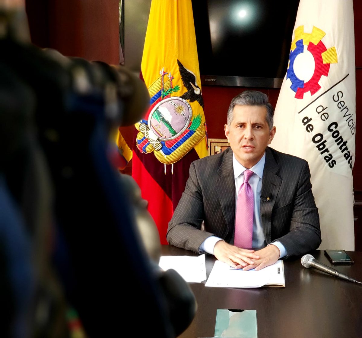 SECOB_Ec's tweet photo. 🎙️| @JoheJaramilloH, director general, informó acerca de la situación actual de la Plataforma Gubernamental de Desarrollo Social, donde se encuentran subsanando observaciones emitidas y se espera la culminación de trabajos en los próximos meses. #SecobEnMarcha

@ecuavisa https://t.co/IO6KHSRR2Z