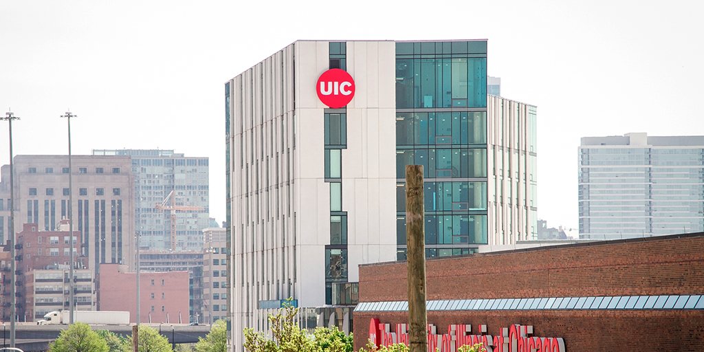 The “green roof” on UIC’s Academic and Residential Complex purifies the air, reduces temperatures and helps manage rainwater. #LiveUIC, #UIC, @UICHousing, <a href="/UIClife/">University of Illinois Chicago Student Affairs</a>, <a href="/americancampus/">American Campus</a> @UICNews