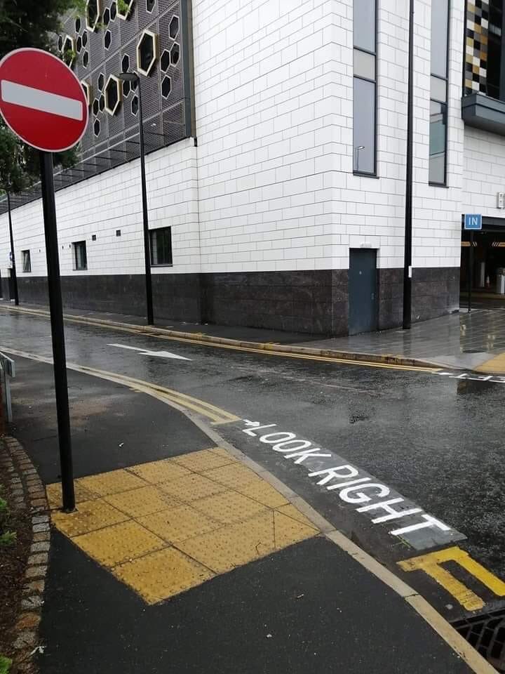 ivyngeow's tweet photo. You had one job. #todayinUK https://t.co/CzXovtdkIT