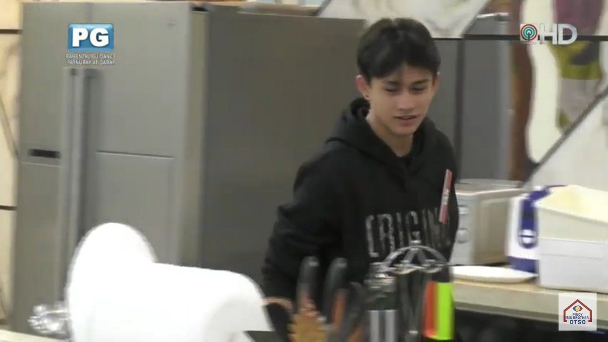 TeamTANerifics's tweet photo. Biglang nagluto Tan ah. Love na love talaga si Ashley yieeeeh

@tanredroncal @PBBabscbn 
ASHTAN REUNITED
#PBB8TOTGA | TANRONCAL https://t.co/ERoGBoJHyJ