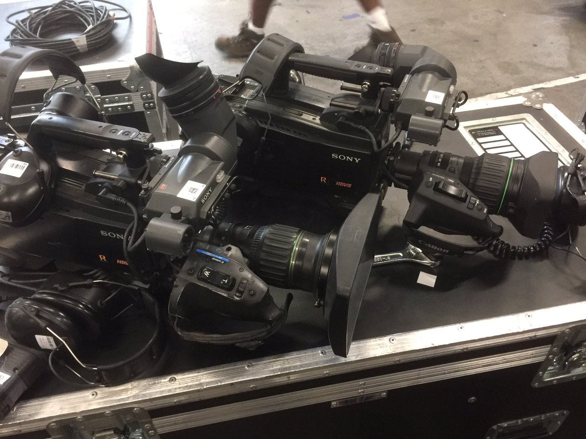 Flagtimefilms's tweet photo. Damn good graft the past few days shooting live at Wembley Arena w/ @CaptiveNorth 🎥 Cam team Assemble! 🙌🏆 Razorlight & professor green smashed it! #yourestyourust https://t.co/Yn1A3ZTD61