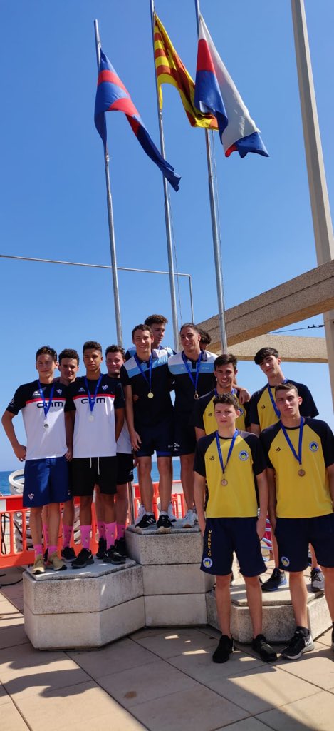 #CampCatalunyaJuniorOpenAbsolut
Als relleus 4x100 Lliures Masculí Junior l’equip format per A.Santos, A.Verdejo, M.Ferri i P.Lana han assolit la 3ªposició despres d’un final ajustadissim.
1 º<a href="/CNsantandreu/">CN Sant Andreu</a> 3.39.04
2º<a href="/cnmataro/">Centre Natació Mataró</a> 3.39.47
3º<a href="/cnsantboi/">C.N. Sant Boi</a> 3.39.71
#ForçaCNSB💪💦🏊‍♂️