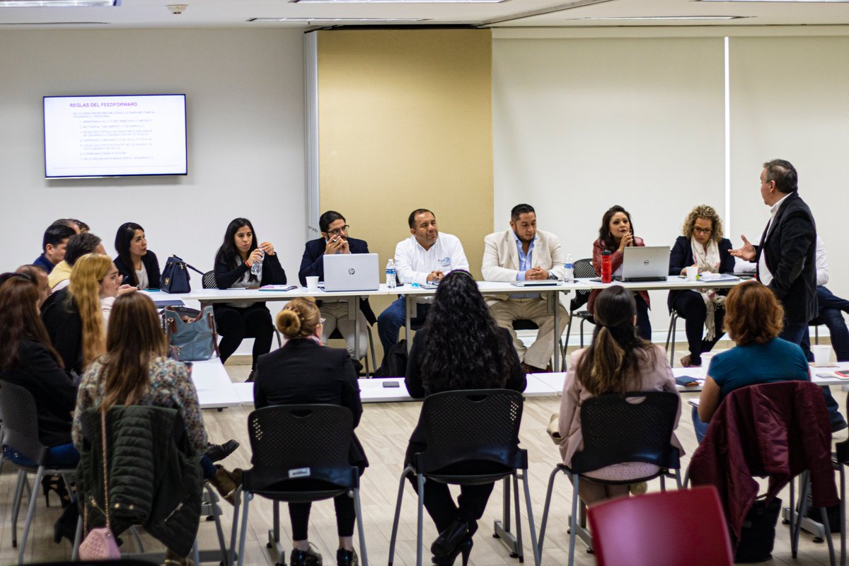 Clautjalisco's tweet photo. Hoy se impartió una estrategia de cambio organizacional denominada Feedforwar a los  integrantes del Comité de Desarrollo Humano del Clúster Automotriz de Jalisco en la empresa Convert Solutions. #industria #autos #capacitacion #recursoshumanos #feedforward #ConvertSolutions https://t.co/QRgzXZVdUL