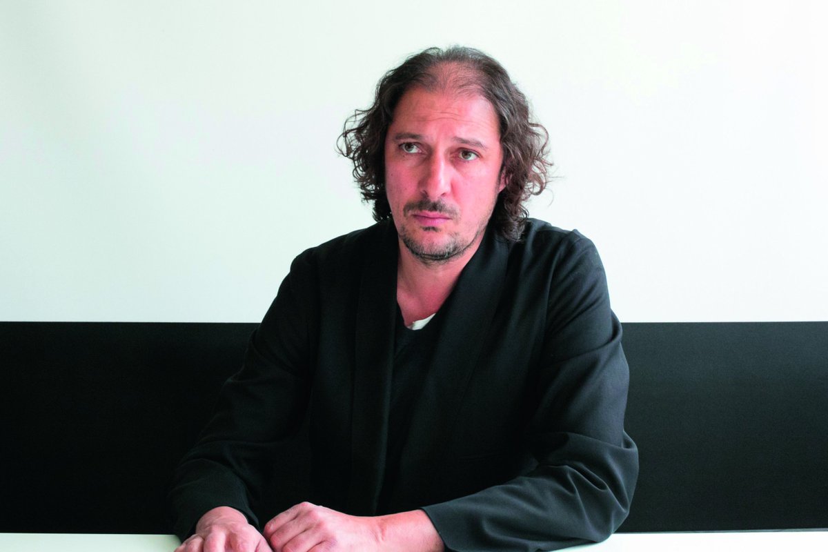 Bapidf's tweet photo. "Il faut faire émerger une société plus horizontale, où les populations puissent vraiment participer à la fabrique de leur environnement proche ou lointain."
Djamel Klouche, commissaire de l'exposition #Augures
#BAP2019 https://t.co/mqlamyfxcj