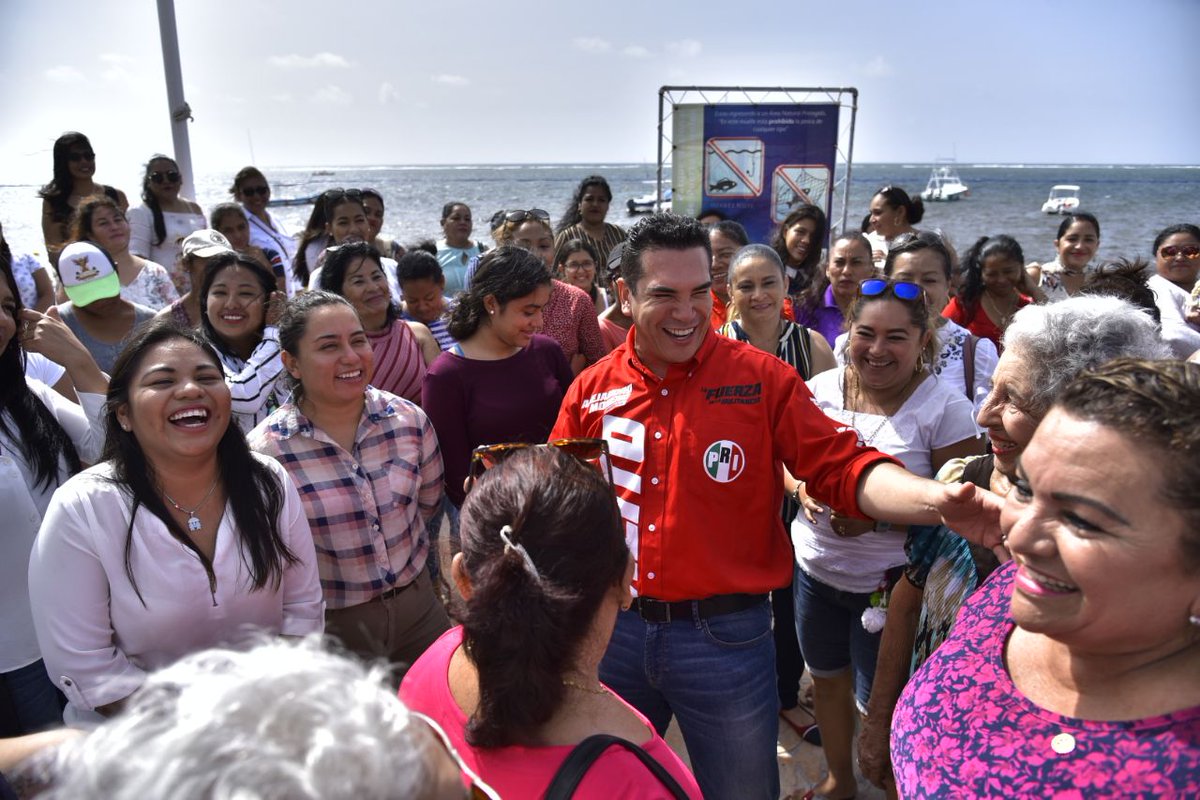 alitomorenoc's tweet photo. Fue un gran gusto para mí reunirme con mujeres en Puerto Morelos, Quintana Roo, a quienes escuché y platiqué sobre cómo desde la dirigencia nacional vamos a abrir más espacios de participación política para ellas. https://t.co/NQvgTVH4ea