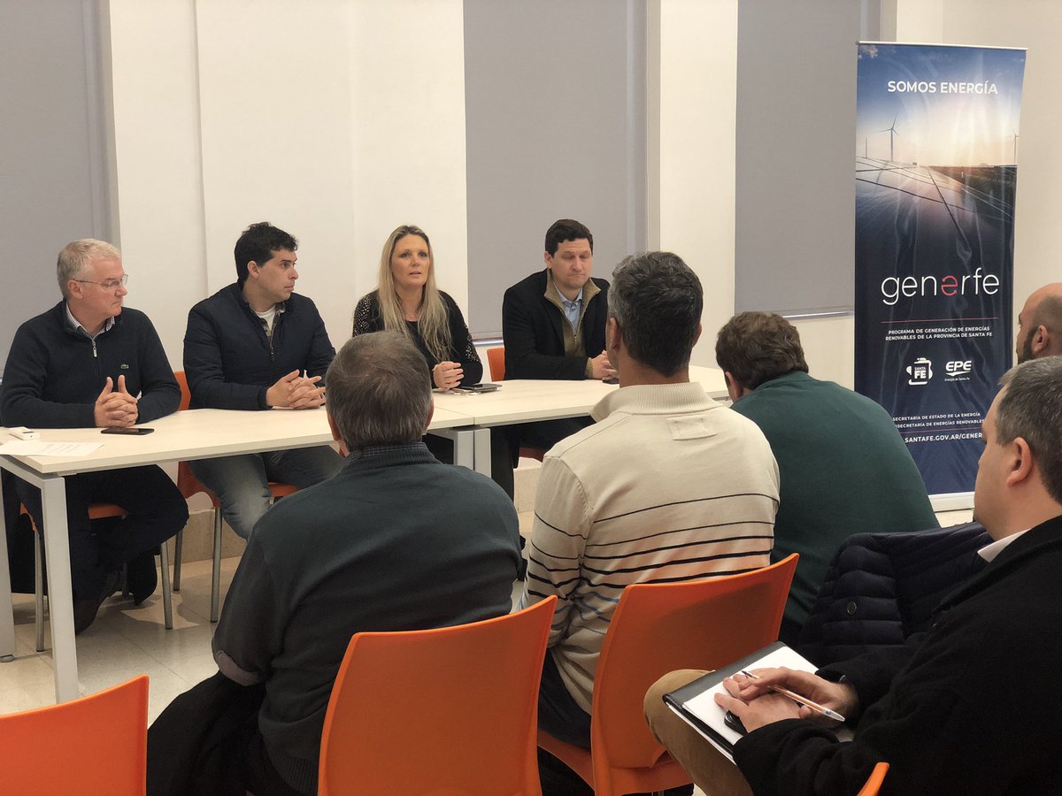 SecEEnergiaSF's tweet image. #Ahora En #Rosario abrimos los sobres para la construcción de partes fotovoltaicos y eólicos en los corredores norte y sur 🧭 de nuestra provincia del Programa #Generfe ⚡️ santafe.gov.ar/Generfe @epeoficial @GobSantaFe