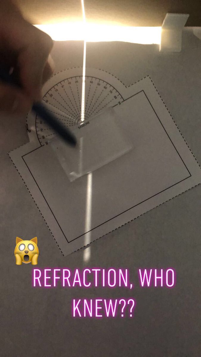 anitadfoy's tweet photo. Refraction at its best!! Can’t wait to implement this in my classroom!! @AMSTI_UM @blairr728 @Cburgmiddle @jpatricemarbry #AMSTIUM8thgradesciencerocks #AMSTIscience #labsnaps https://t.co/0S6LDzNu4t