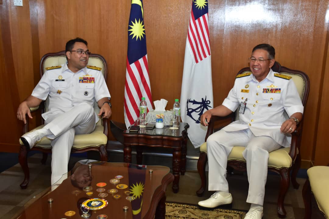 MPLD_TLDM's tweet photo. Kunjungan Hormat PPL kepada YBhg PTL. 
@reza_azeranil63 @imtkhalid @myagrosli @tldm_rasmi
#KunjunganHormat
#MelahirkanWargaTerampil https://t.co/0A6UGSNmGG