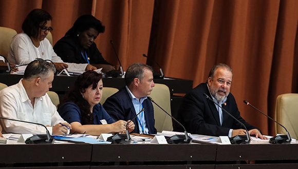 Clop207's tweet photo. Siguen llegando nuevas solicitudes para desarrollar inversiones en el sector del Turismo, así proclamó el Ministro del ramo, la locomotora se impone en el desarrollo del país.@minalcuba #PoderPopular #CubaLegisla @DiazCanelB @AsambleaCuba @PresidenciaCuba https://t.co/q8htUOztFM