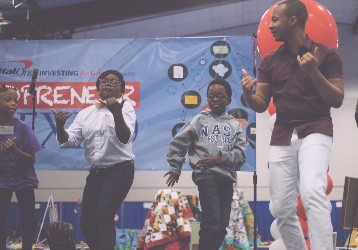 jaylenbledsoe's tweet photo. When I've facilitated programming through my foundation or a keynote speaker at events with underprivileged students, I often begin each of those sessions building relationships through different fads. I once had a group of students teach me how to Nae-Nae. #gpssummit https://t.co/iX5etcJcab