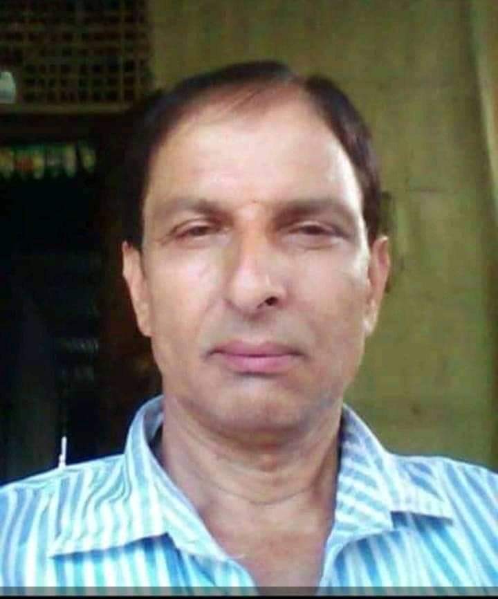 Chanchal_Chang's tweet photo. #Lately
yeh joh aadmi hei, nam Jatin Upaddhyay the... Yeh admi #INvNZ ke semi-final match mei @msdhoni (Mahi) jab #run_out hue the tab #HeartAttack ho ke gujar gayi... 
Is sachchi indian cricketer fan ko humahre tarfse salute hei. 🙏 jai hind🇮🇳 @imVkohli @cricketworldcup @BCCI https://t.co/1udpiOG7v7