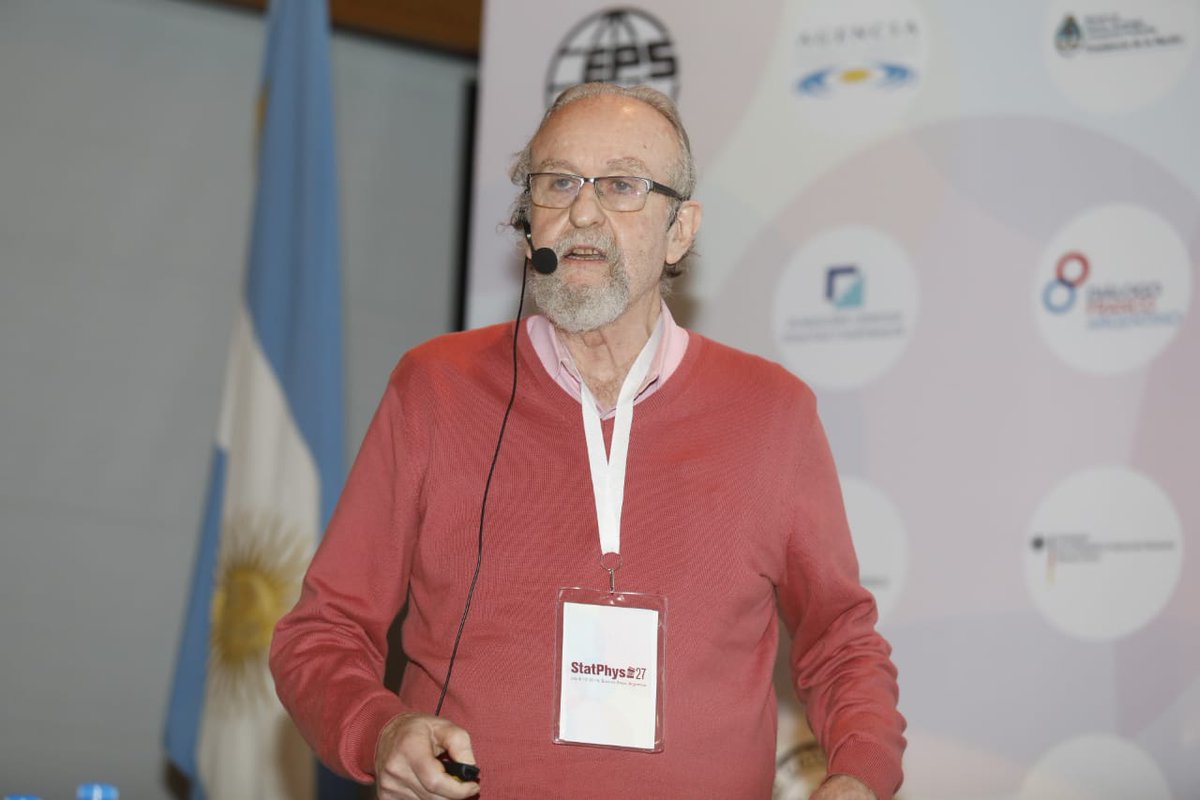 StatPhys27's tweet photo. Parallel Session at #StatPhys27 Gabriel A Cwilich giving his conference "Self-organized criticality versus percolation in power-grids and in the Motter and Lai model". https://t.co/q9wDydAhHh