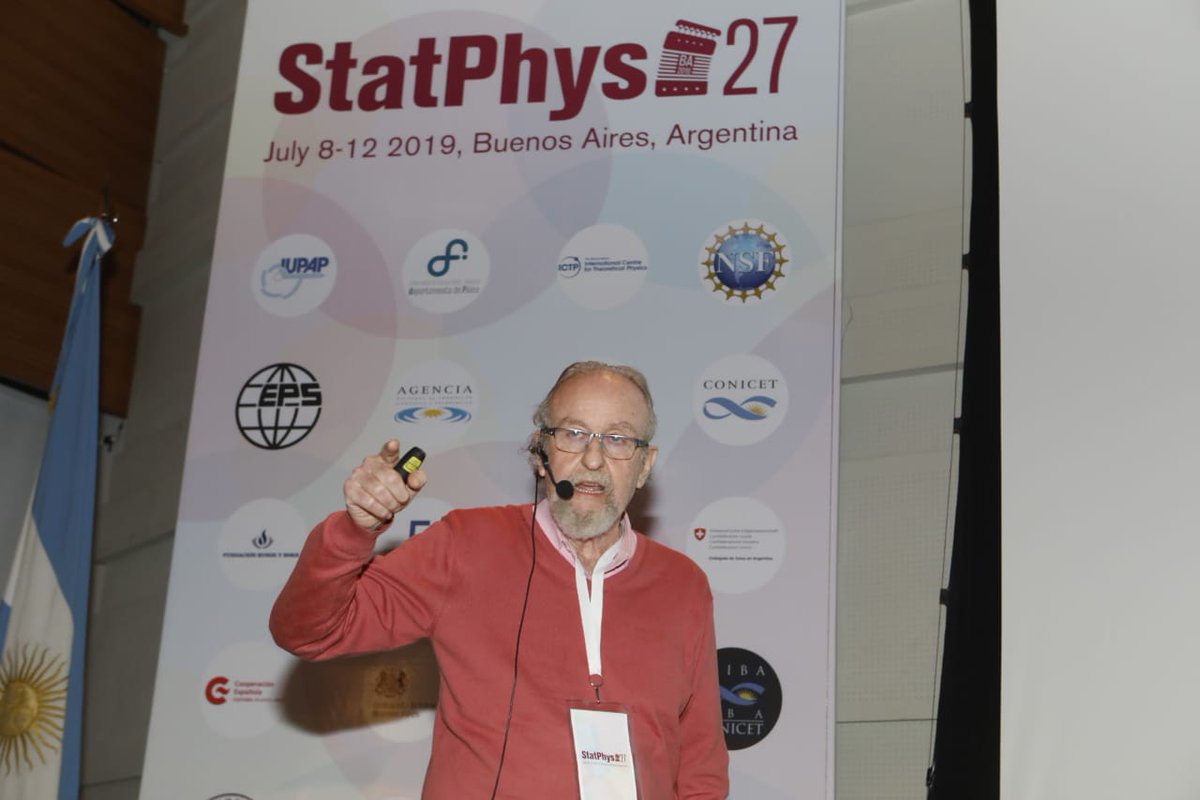 StatPhys27's tweet photo. Parallel Session at #StatPhys27 Gabriel A Cwilich giving his conference "Self-organized criticality versus percolation in power-grids and in the Motter and Lai model". https://t.co/q9wDydAhHh