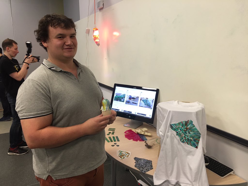 UnivParisSaclay's tweet photo. This is Rémy from @u_psud ! He studies Fablab Management and came up with a number of artistic plastic recycling solutions during the UPSaclay-MISIS Precious Plastic Workshop #fablab https://t.co/WMCuAhj1Lv