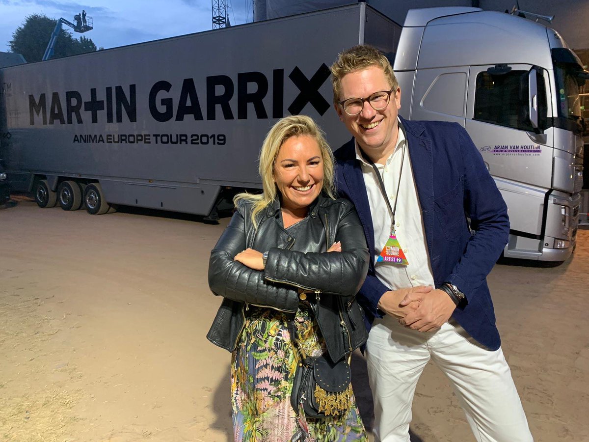 jairferwerda's tweet photo. Vanavond om 21.30 uur op NPO1 de laatste ‘Jaïr in Goed Gezelschap’ met dé boekingsagent van oa. @martingarrix en @dondiablo @jasja_ en vastgoedman @mdegruyter die ondanks zijn ziekte alles, maar dan ook werkelijk waar alles, uit zijn leven haalt. https://t.co/uAKSD1JXUu
