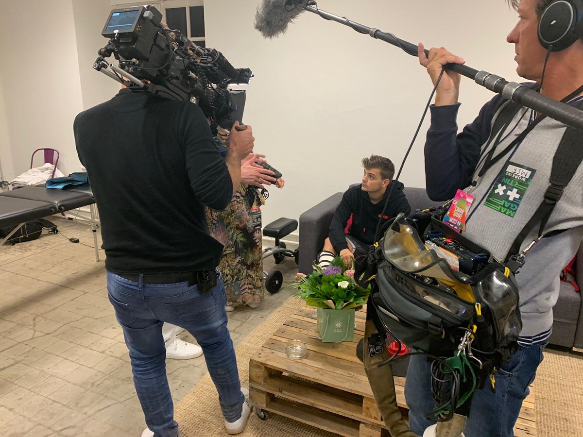 jairferwerda's tweet photo. Vanavond om 21.30 uur op NPO1 de laatste ‘Jaïr in Goed Gezelschap’ met dé boekingsagent van oa. @martingarrix en @dondiablo @jasja_ en vastgoedman @mdegruyter die ondanks zijn ziekte alles, maar dan ook werkelijk waar alles, uit zijn leven haalt. https://t.co/uAKSD1JXUu