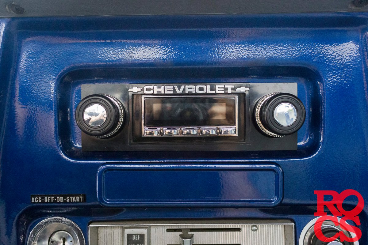 rocscarstereo's tweet photo. Keeping that classic look in this 1972 Chevy C10 with a Retro but with Bluetooth capabilities and Alpine speaker and KICKER amp.
#Caraudio #TexasTrucks #Chevy #C10 #Stereo #Speakers #CruiseToYourTunes #ChevyTrucks #Amplifier #Bassknob #Mic #12volt https://t.co/mvZYfW5RxT