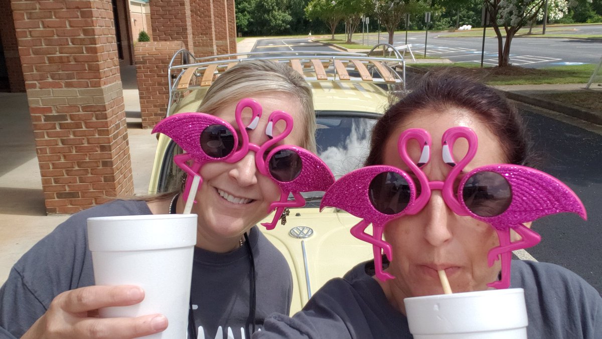 mrsurette's tweet photo. Cool peach smoothie treats in cool sunglasses! Such cool girls!!! #hfesummerselfiechallenge #hfsummerselfiechallenge
#hfemiway https://t.co/U75i4waR8t