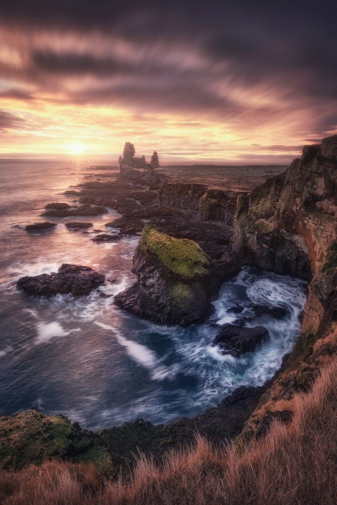 MartinBisof's tweet photo. Londrangar is a beautiful location. I took two expositions there - a long 3min exposure to capture the movement in the sky and a 2s exposure to capture the motion in the ocean how the waves are crashing on rocks.
https://t.co/34bIyZPZVo
#iceland #Londrangar https://t.co/OdoQsqKhii