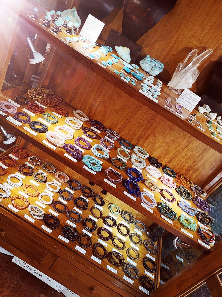 CristalSources's tweet photo. Un bracelet de plus ?

https://t.co/nVQXeyvUDB
🏠 3 rue vallon 74200 Thonon les bains FR

#mineral #minerals #minéraux #lithotherapie #cristalsources #crystalhealing #cristal #cristaux #crystal #gemme #thonon #thononcotecentre #alpes #alps #lacleman #mineralsforsale #bracelet https://t.co/gzxgDCBZkP