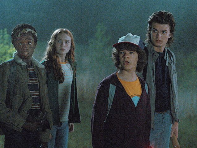 illicitdarion's tweet photo. Con el grupo que este Steve siempre es el mejor de la temporada ugh the power that he has #StrangerThings https://t.co/Y7hQtbZxXw