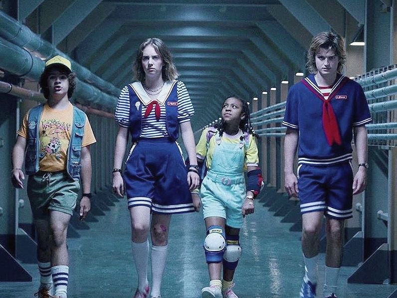 illicitdarion's tweet photo. Con el grupo que este Steve siempre es el mejor de la temporada ugh the power that he has #StrangerThings https://t.co/Y7hQtbZxXw