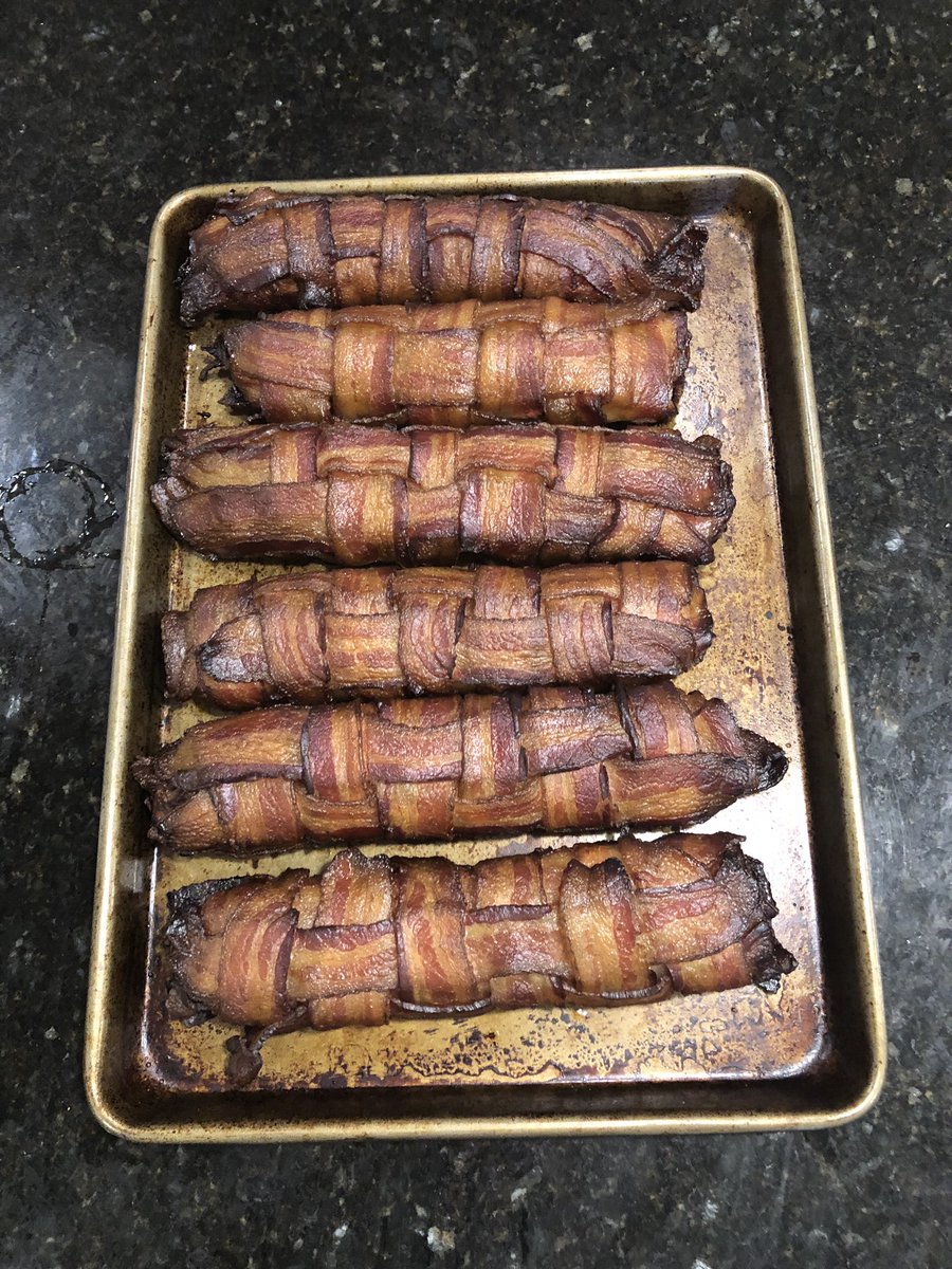 Rapoza_RK's tweet image. This is how we roll #baconexplosion   Some serious #BBQ fun.  Yes it tastes better than it looks!  #vegansbeware