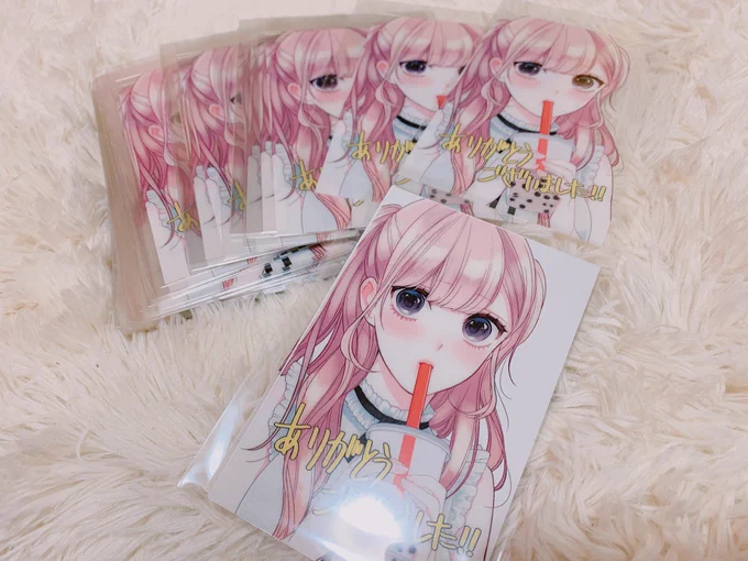 そうそうサイン会のお土産出来たぞ!タピってる莉々奈のクリアポストカードです🥰
今回時間無くて1種しか作れなかったので今までに作ったやつも手元にある分持っていきます🙆‍♀️✨ 