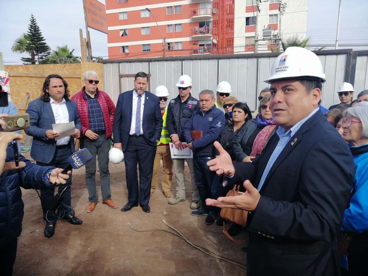 IquiqueDeTodos's tweet photo. Alcalde (S) de #Iquique, @marcoperezb, participa en visita inspectiva del @CoredeTarapaca al Estadio Municipal TIERRA DE CAMPEONES, en medio de la controversia por el retraso en sus obras de construcción y el impacto que esto tendría en la actividad deportiva regional... https://t.co/jlOkxrV4eu