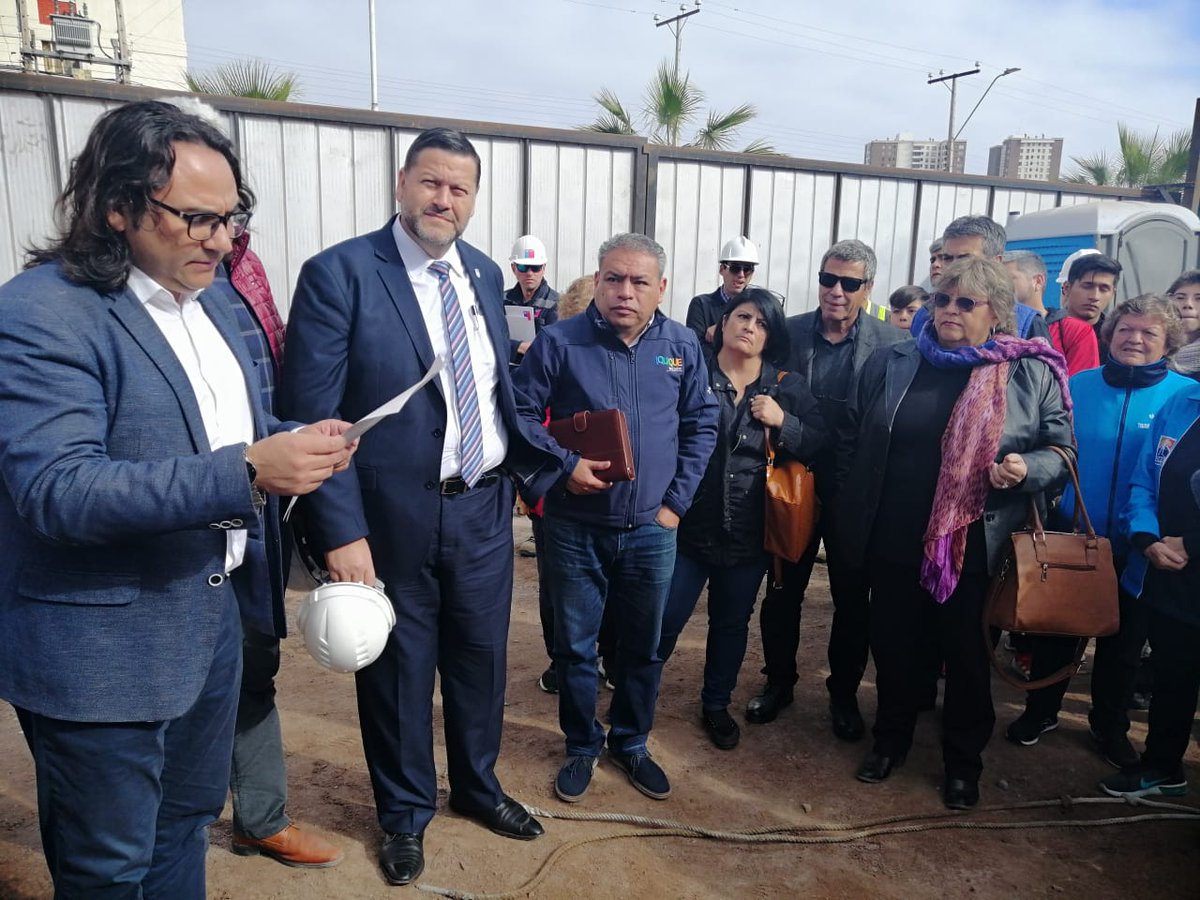 IquiqueDeTodos's tweet photo. Alcalde (S) de #Iquique, @marcoperezb, participa en visita inspectiva del @CoredeTarapaca al Estadio Municipal TIERRA DE CAMPEONES, en medio de la controversia por el retraso en sus obras de construcción y el impacto que esto tendría en la actividad deportiva regional... https://t.co/jlOkxrV4eu