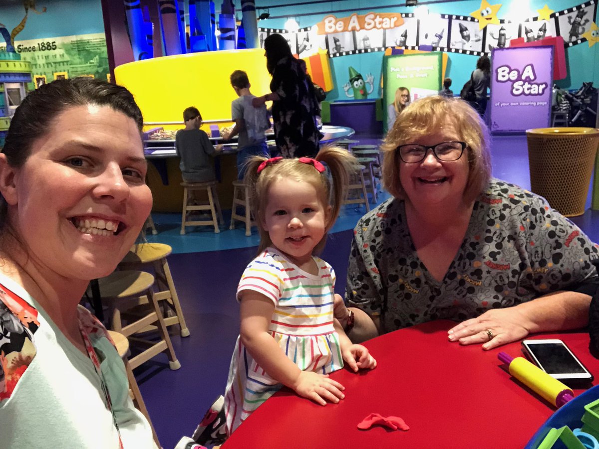 livelype's tweet photo. Thanks for the tickets @LivelyEagles. having fun with @dramalively and #littlebabycoachmartinez #makerinthemaking #create @Crayola https://t.co/pYoFblapii