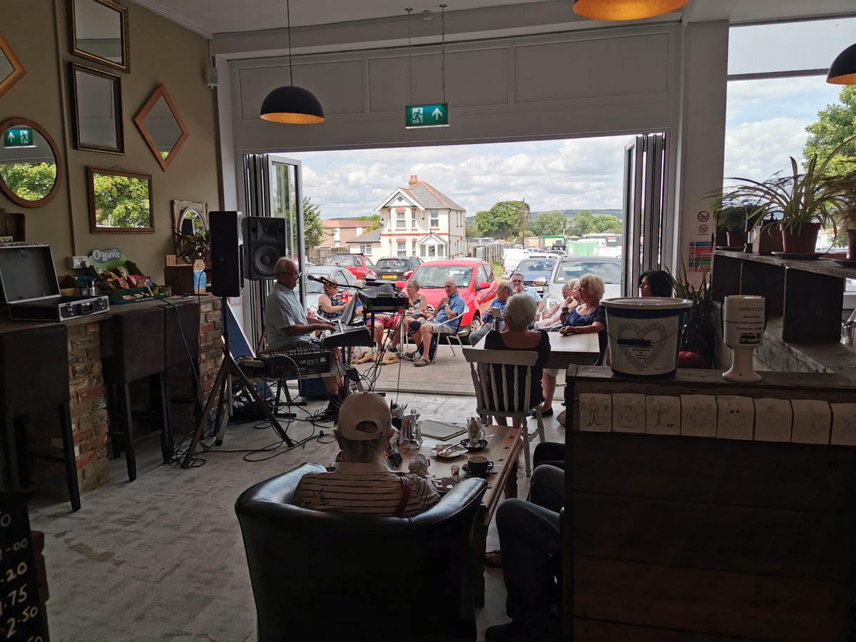 Thank you to Kerry Burke for a fantastic performance at the Coffee House this afternoon #summer #music #classics #IOW