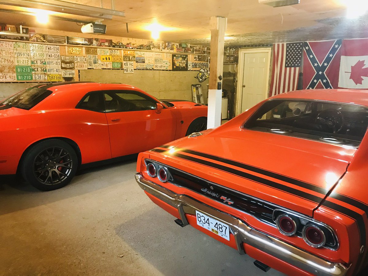 dragon3girl69's tweet photo. Happy Mopar Friday😊🇨🇦 #happymoparfriday #68dodgechargerRT #440 #sixpack #2017challengerHellCatSRT #707hp #gomango #moparornocar #moparchick https://t.co/IHogXWHrxH