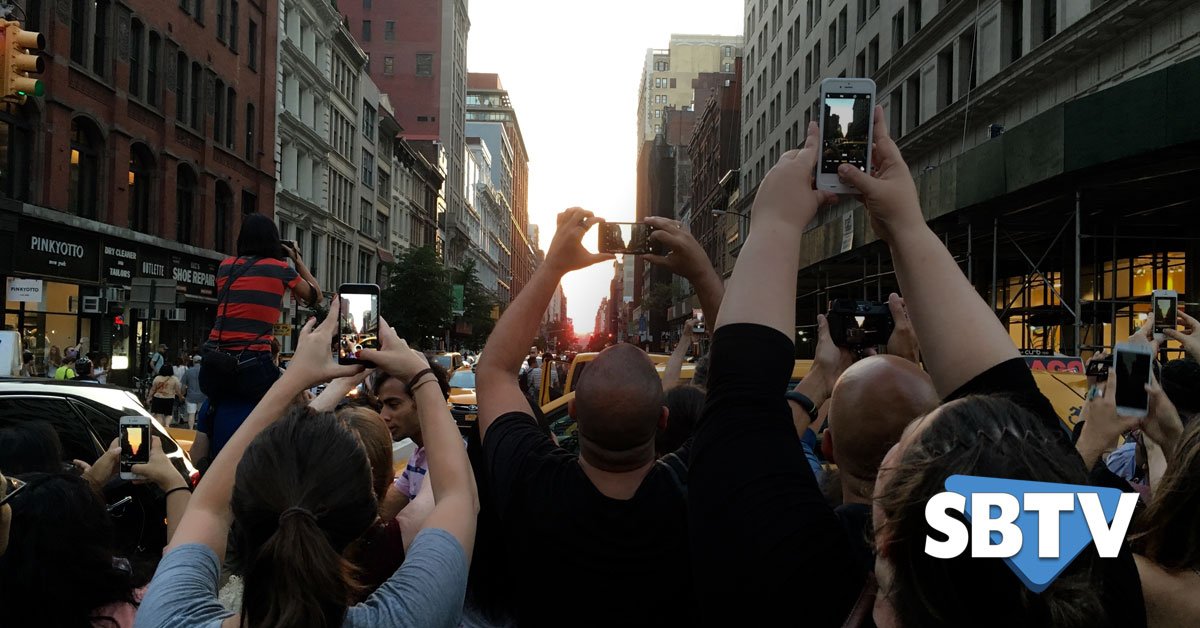 Syncbak's tweet image. Can't be on the streets of New York to watch the most amazing urban phenomenon of our time? Catch Manhattanhenge 2019 LIVE on SBTV. Coverage starts tonight at 8pm ET on sbtv.com/nyc or the SBTV app for Roku, iOS and Andriod devices.