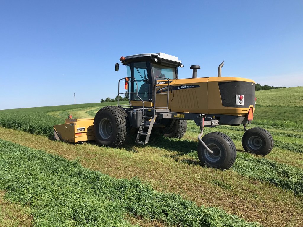 butlermachinery's tweet image. @agcochallenger WR9860 makin' hay in southeast Nebraska!

#windrower #cuttinghay #agriculture #agequipment #equipmentdemo @agcocorp