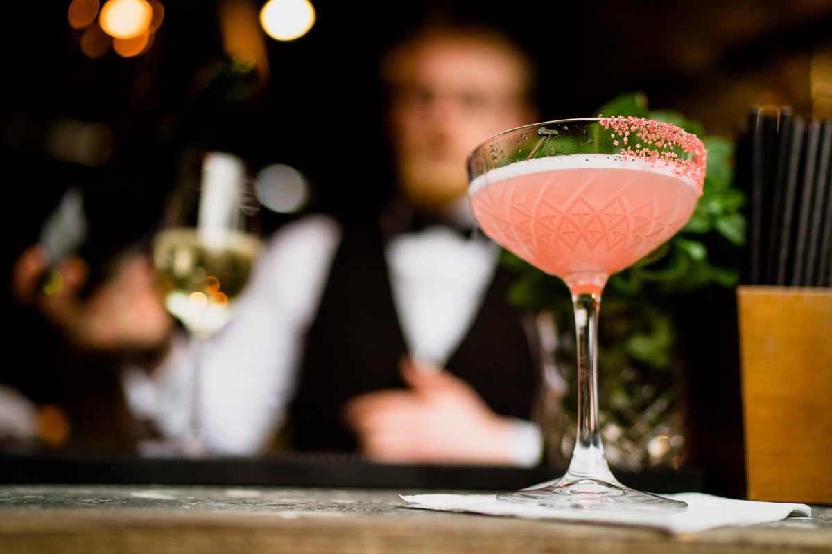 AynhoePark's tweet image. MARGARTIA MAGIC // The taste of summer in a glass with our Blood Orange Margarita perfectly presented in the @amoderngrandtour Coupe glasses and finished with a red sugar rim. Captured by @voyteckphoto | Coupe Glass @amoderngrandtour #aynhoepark #amoderngrandtour #cocktails