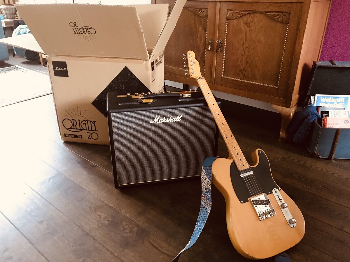 ErwinNyhoff's tweet photo. De Vox is verkocht en de “nieuwe” is binnen !!!!😄🎸😎 Ik ga deze gebruiken tijdens één van mijn nieuwe projecten. Blij mee ! #marshallorigin #marshall https://t.co/GGc6GwP2Cg