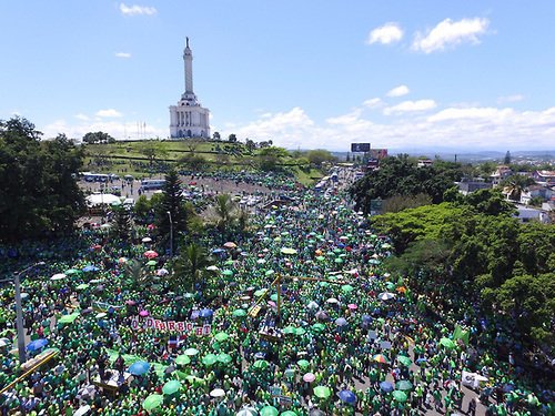 ramonrppbobina's tweet photo. Guerra avisada no mata Soldados. El liderazgo se transformó en una caja de cristal en RD después de #MarchaVerde este Domingo #ElCibaoMarcha y será una muestra de lo que la personas están deseando. Cada vez mas me convenzo que Marcha Verde nació la oposición de derrotar a DM. https://t.co/RKTLuhTZME