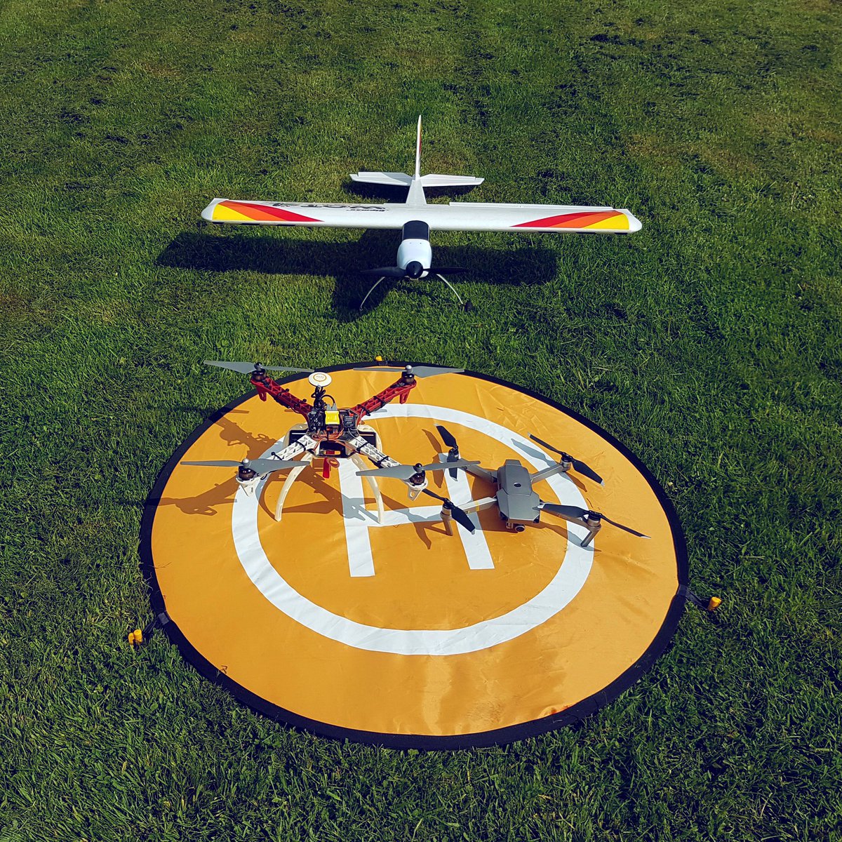 PhoenixUAVC's tweet photo. The weekend is here and so is our Flying Club - pop round today from 5.30pm till dark, and tomorrow from 10.30am till 5pm.

We have two flying fields, refreshments for you to enjoy and the Sun is shining too ☀️

All drones and small aircrafts welcome ✈️🚁🛸

#FlyingClub https://t.co/zyzUe0t7uW