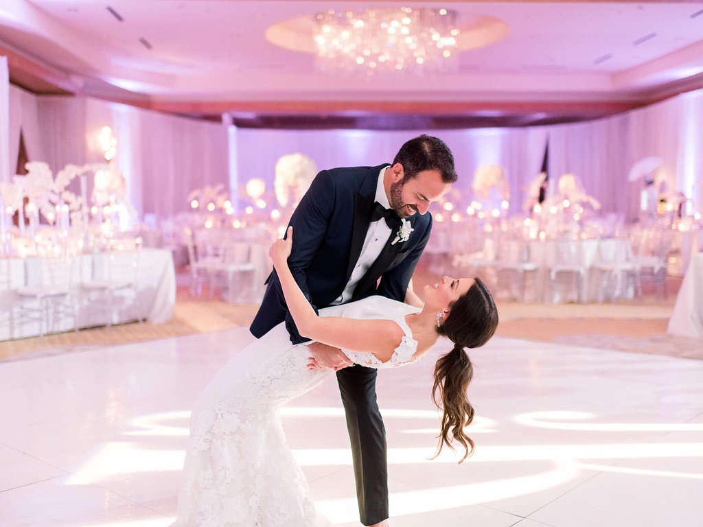 LizLexEvents's tweet image. J &amp;amp; C's Ritz Carlton Fort Lauderdale Wedding up on the blog! Captured by #AustinTrenholm ow.ly/TqMD50uZzJ1 #SouthFloridaWeddingPlanner #FloridaWedding #LLEBrides #FF