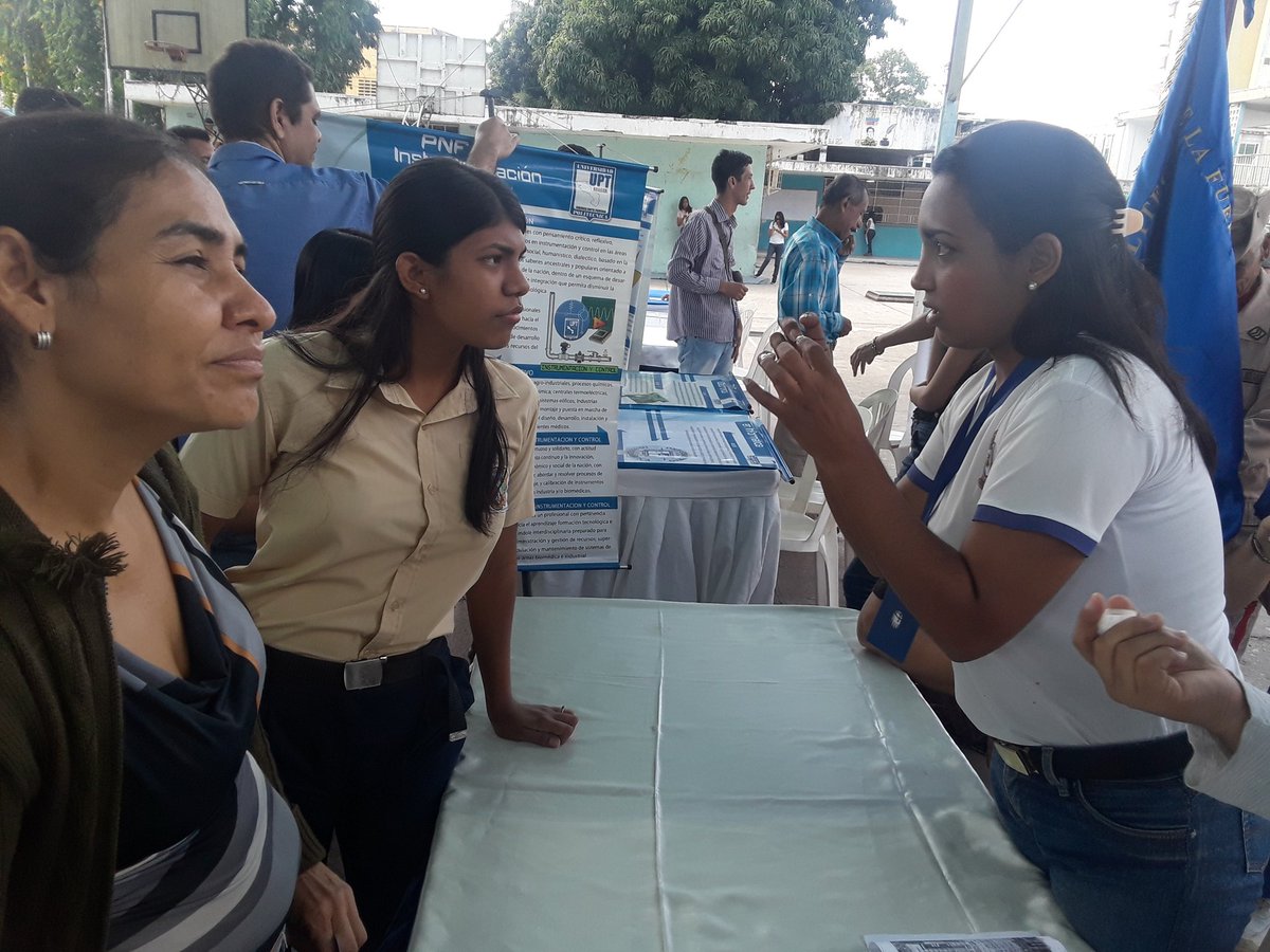 Extension_Cagua's tweet photo. En cumplimiento al #PlanRecto Coordinación de Asuntos Sociales, AIE Defensa integral de la nación y CEPPU asiste a la I Expoferia Universitaria Tecnológica de Oficios y Artes del municipio Santiago Mariño. #UnefaVaAlLiceo @UNEFA_VASyPC @UnefaVrrCentral @Nucleo_Aragua @unefa_ve https://t.co/zSLh9tMjtO