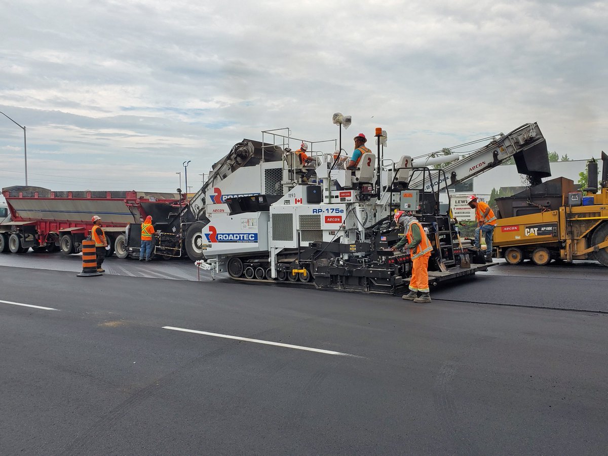 CarlsonPaving's tweet photo. A great shot of a start up of the EZR208 in Ontario, Canada with our friends from Hot Mix &amp; Aggregate! #matqualitymatters https://t.co/TFRA7g3YTp