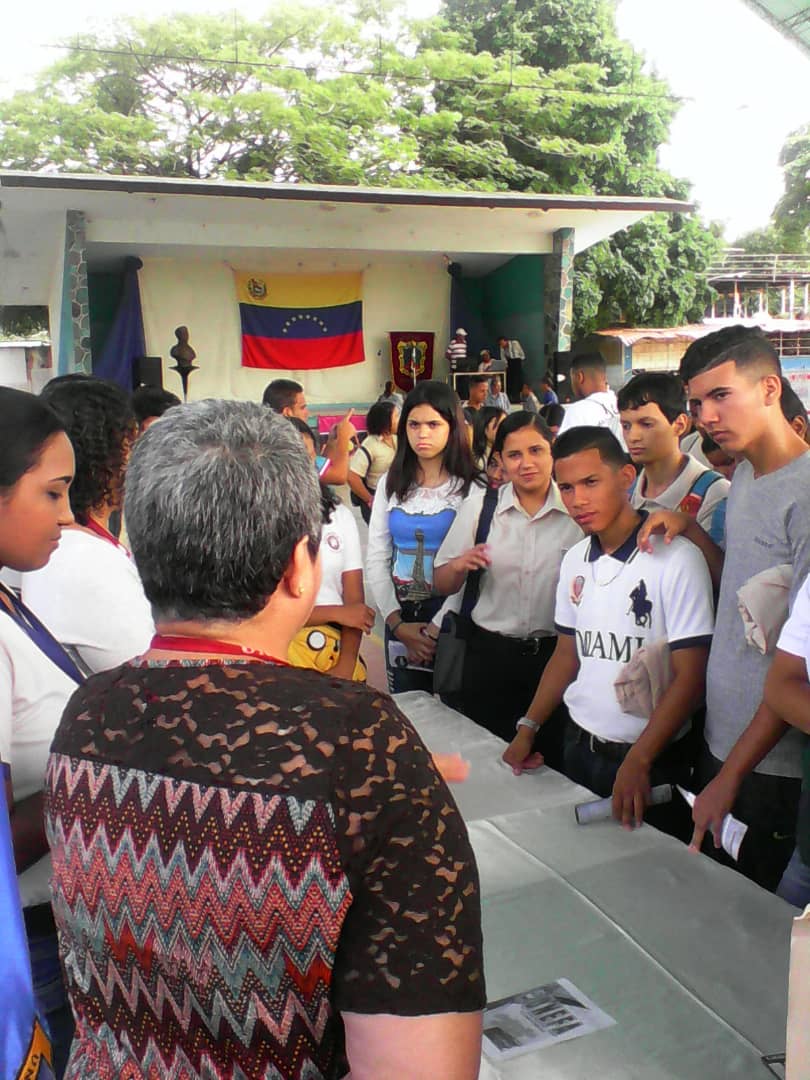 ceppunefacagua's tweet photo. En cumplimiento al #PlanRecto Coordinación de Asuntos Sociales, AIE Defensa integral de la nación y CEPPU  asiste a la I Expoferia Universitaria Tecnológica de Oficios y Artes del municipio Santiago Mariño. #UnefaVaAlLiceo  @UNEFA_VASyPC @UnefaVrrCentral @Nucleo_Aragua @unefa_ve https://t.co/A4VDwBLOTo